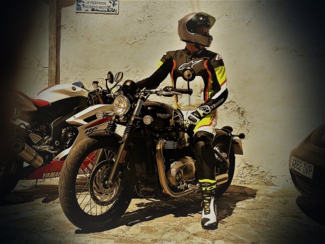 TriumphBobber-467x350